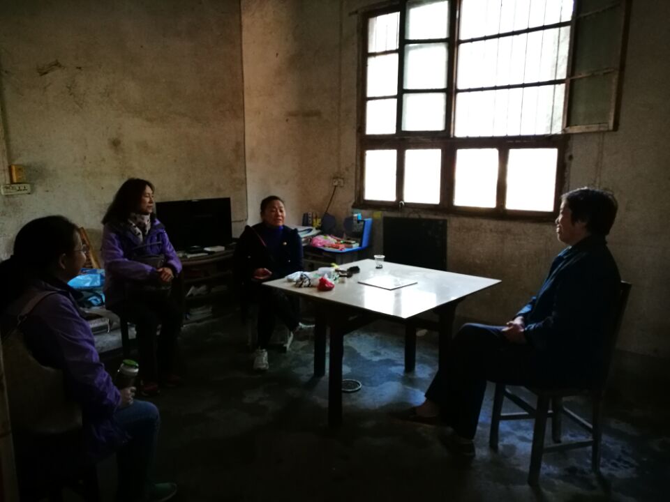 德赢官网“理论热点面对面”专家组赴乌云山村进行心理帮扶