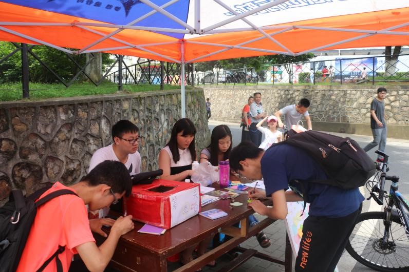 德赢AC米兰中国官方网站“怀感恩之心，报三春之晖”感恩母亲节志愿活动顺利举办