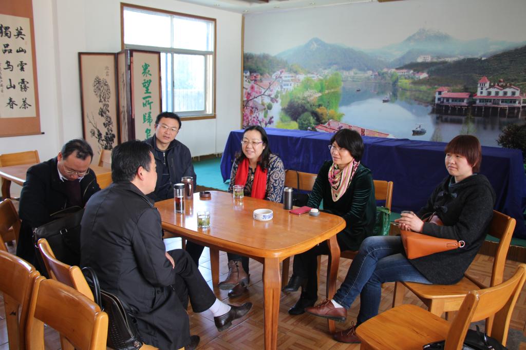 德赢官网“理论热点面对面”专家组赴乌云山村调研