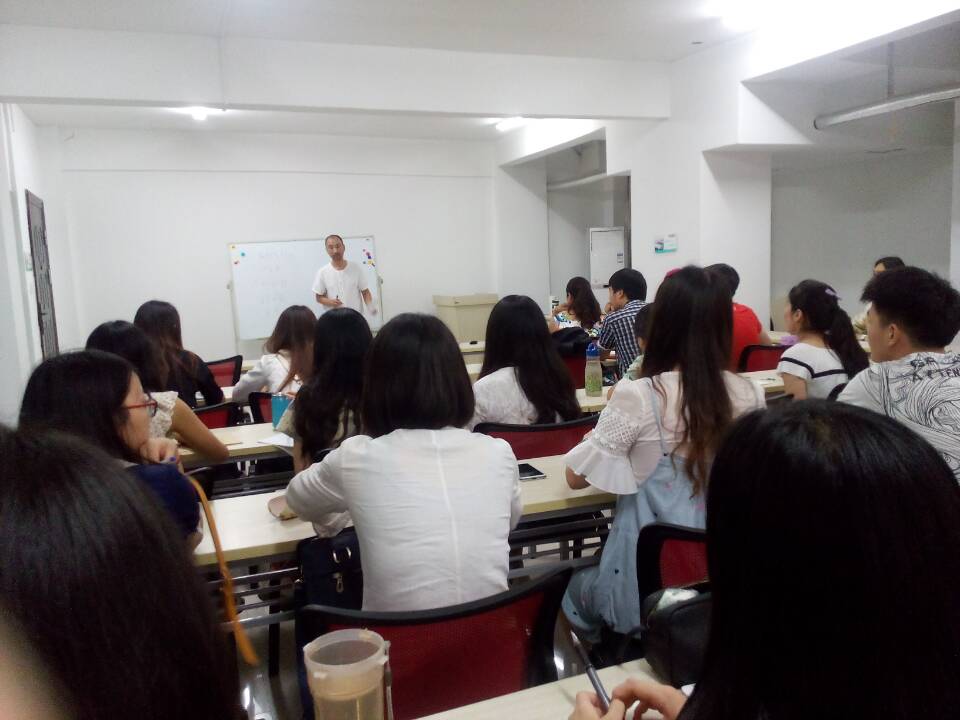 东振明学者来德赢官网心理所进行学术交流