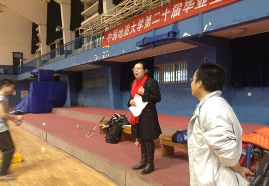 德赢官网师生羽毛球友谊赛顺利举行 德赢官网师生羽毛球友谊赛顺利举行