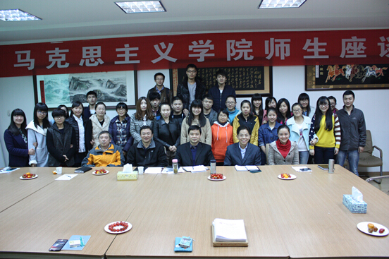 德赢AC米兰中国官方网站师生座谈会顺利举行